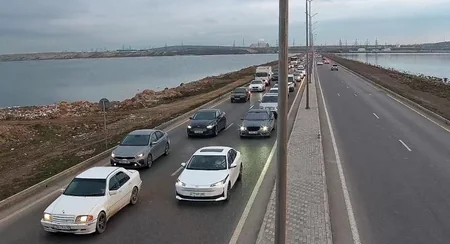 Bakının bir sıra yollarında nəqliyyatın sıxlığı müşahidə olunur