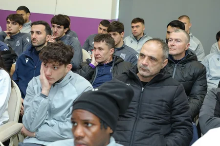 AFFA-nın Hakimlər Komitəsi Sumqayıt komandasına oyun qaydaları ilə bağlı seminar keçirib