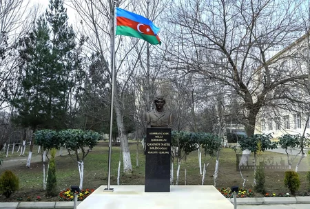 В Мингячевире открыли бюст Национального героя Натига Гасымова
