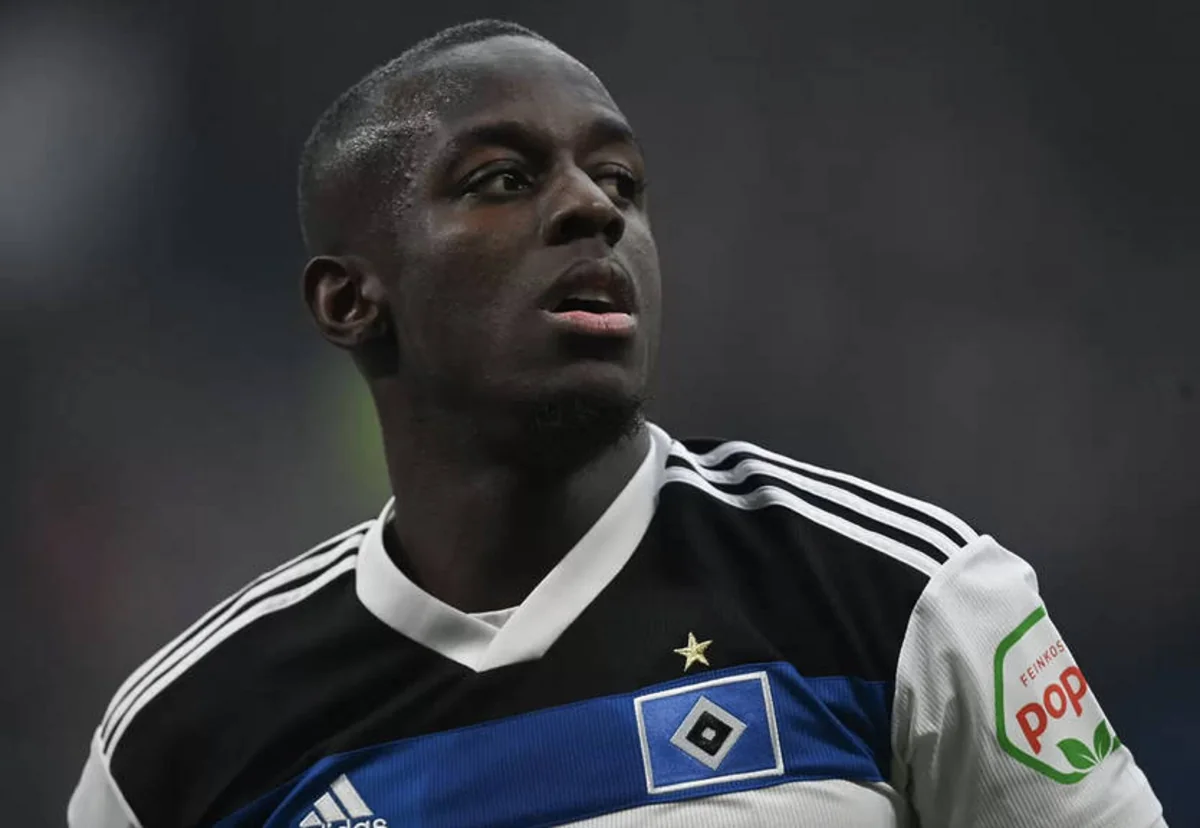 Нападающий Гамбурга отстранен от игр за пьяное вождение