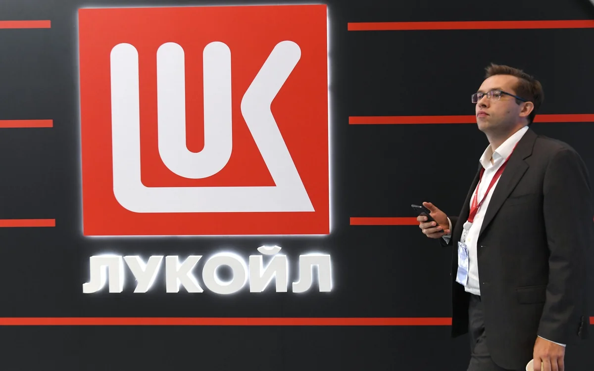 Shares Lukoil rise up to 3.5% amid deal with Carlyle