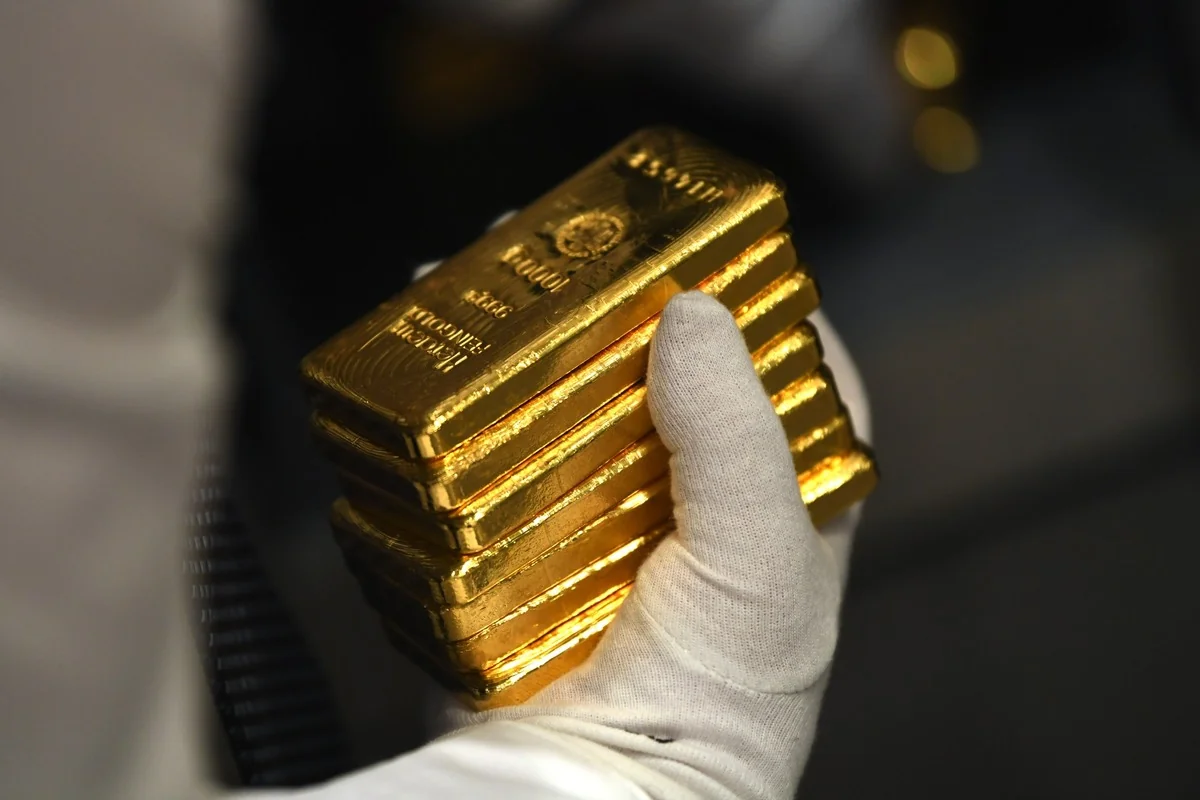 Стоимость фьючерса на золото опустилась ниже $4 850 за унцию