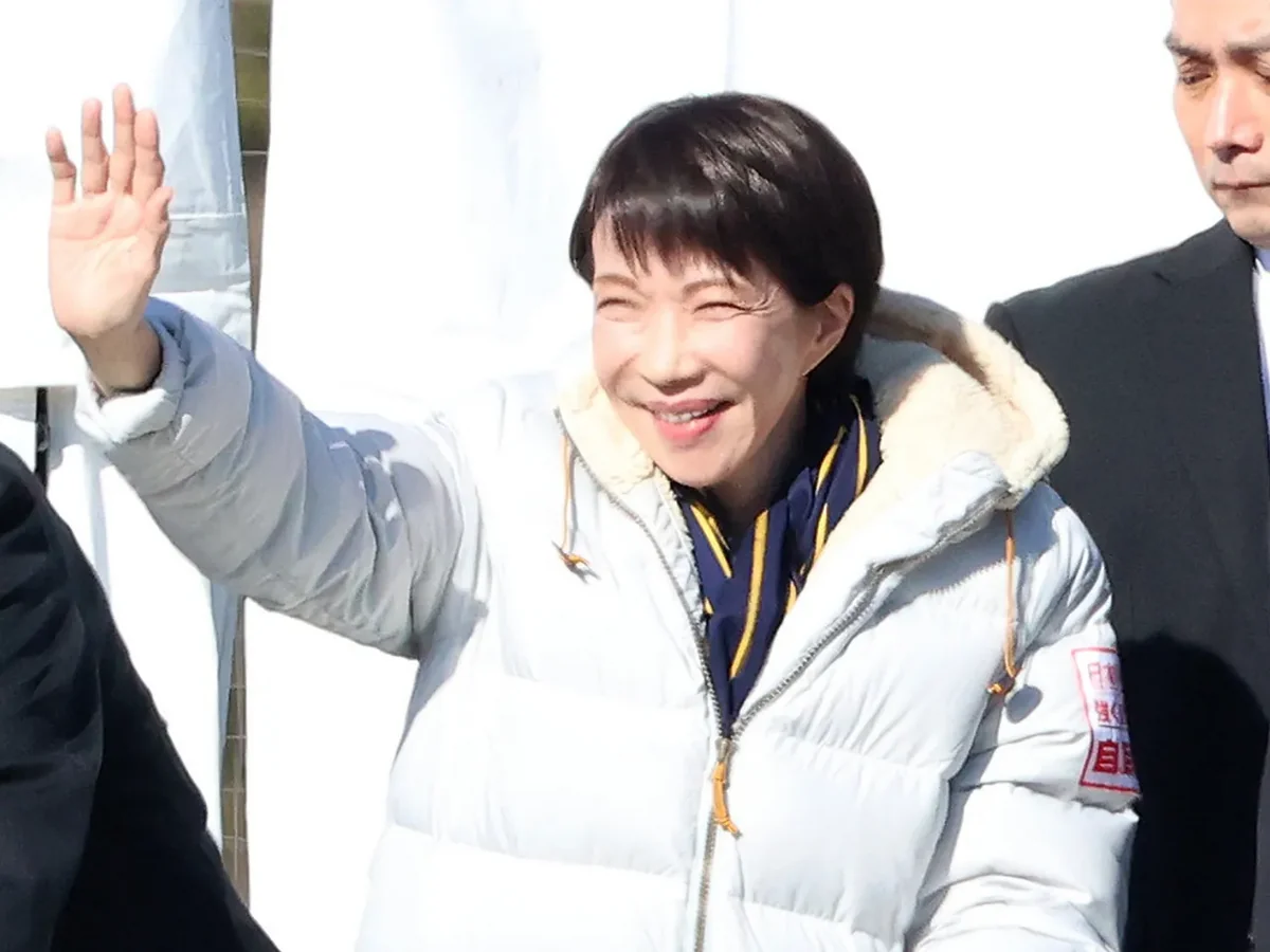 Yaponiyanın Baş naziri seçki kampaniyası zamanı xəsarət alıb