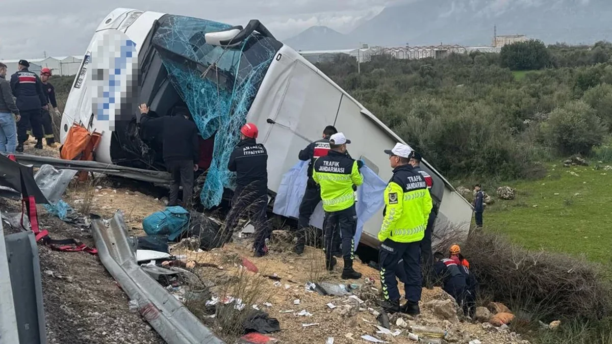 Eight dead, dozens injured in bus accident in Antalya, Türkiye