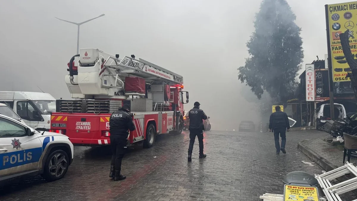İstanbulda avtosənaye kompleksində yanğın olub