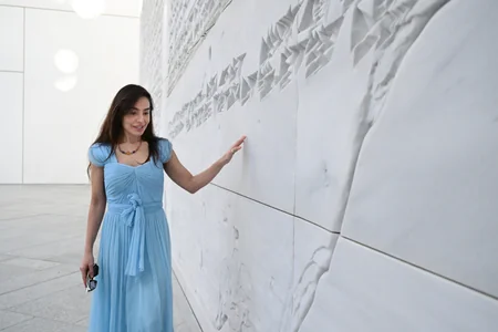 Leyla Əliyeva Luvr Əbu-Dabi muzeyini və İbrahim Ailə Evini ziyarət edib