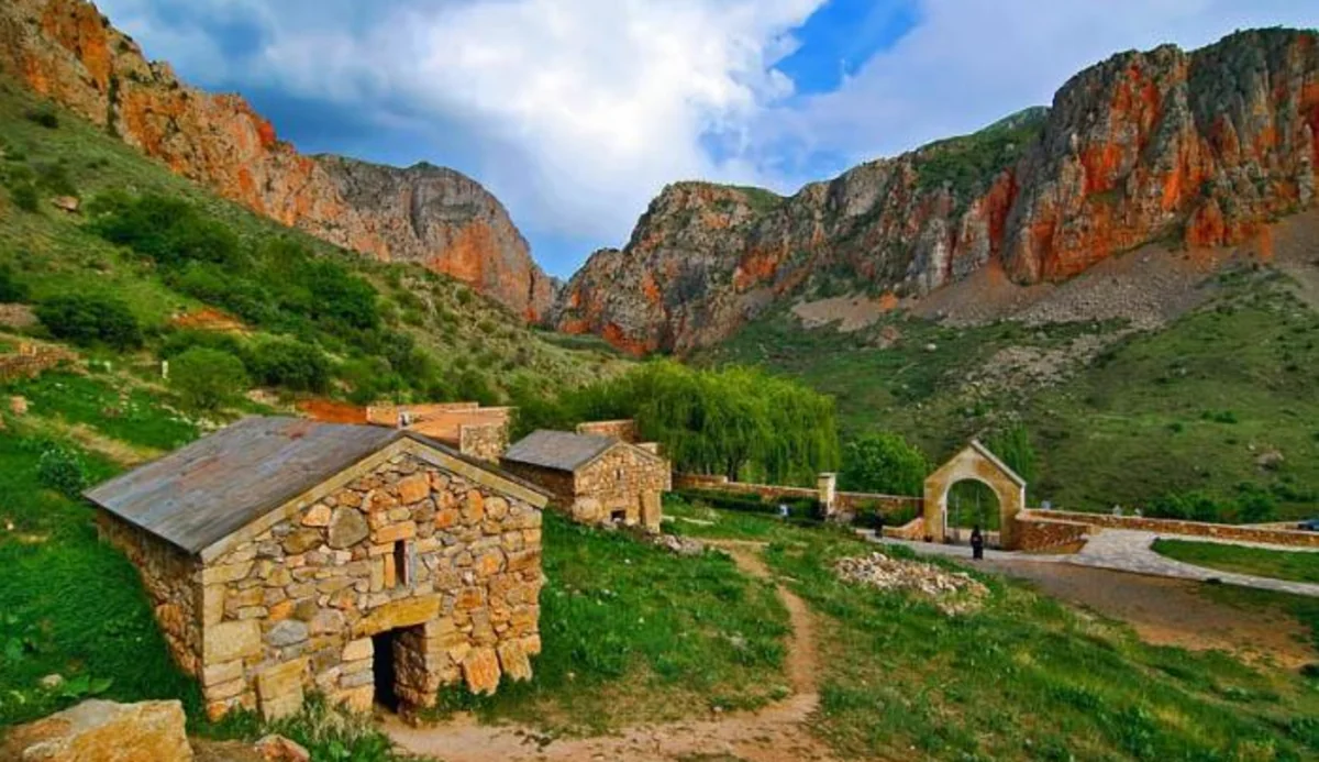 Qərbi azərbaycanlılara məxsus abidələr, müqəddəs yerlərin bərpası gündəmə gəlməlidir - RƏY