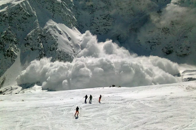 В горнолыжном курорте в Италии из-за схода лавины погибли два человека