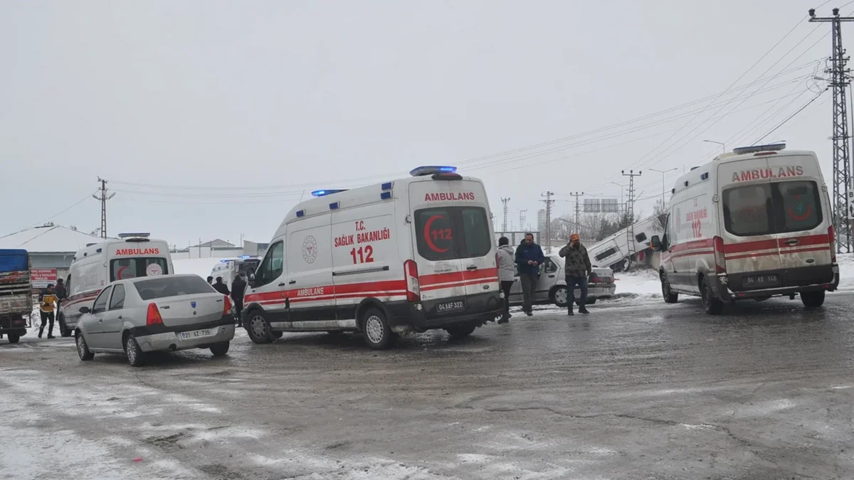 В Турции перевернулся пассажирский автобус, есть пострадавшие