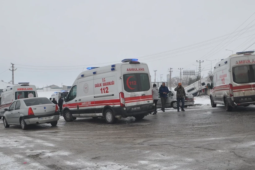 Türkiyədə avtobus aşıb, 16 nəfər xəsarət alıb