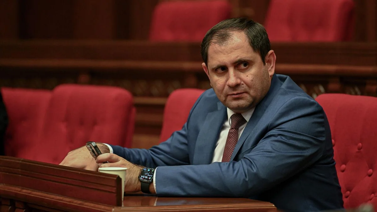 Nazir: Ermənistan Müdafiə Nazirliyi sərhəddə üç il ərzində görülən işlər barədə hesabat verəcək