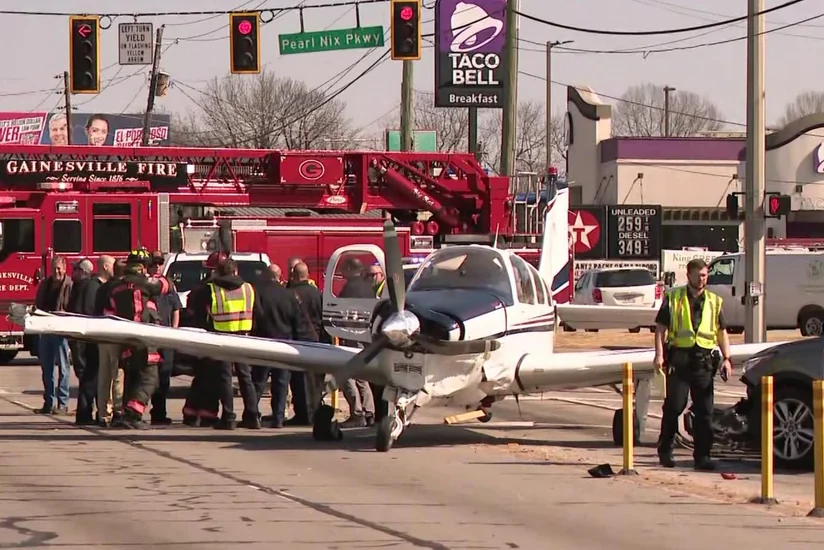 ABŞ-də təyyarə avtomobillə toqquşub, dörd nəfər xəsarət alıb