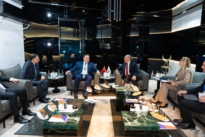 Vüqar Mustafayev Ər-Riyaddakı hərbi sərgidə görüşlər keçirib