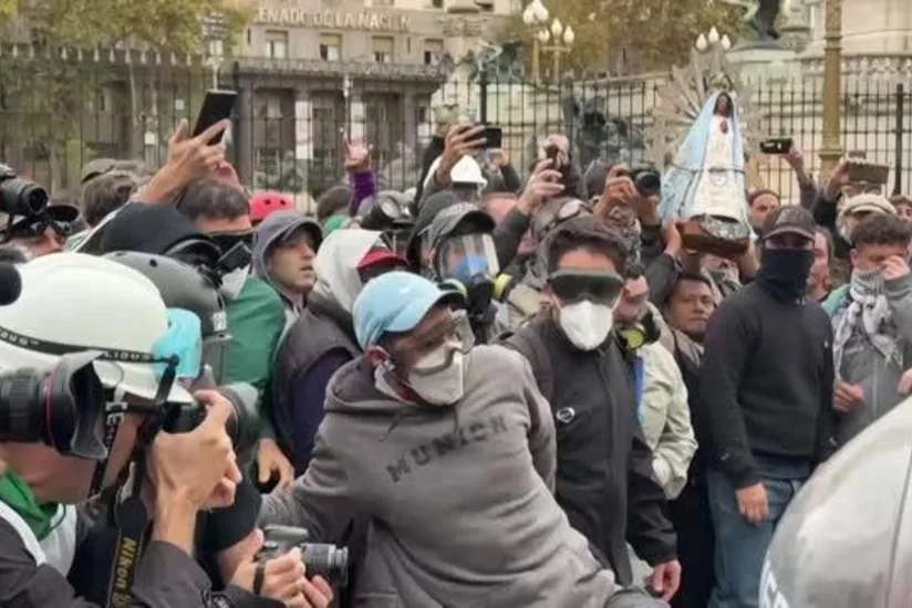 Buenos-Ayresdə keçirilən etiraz aksiyalarda on dörd nəfər saxlanılıb