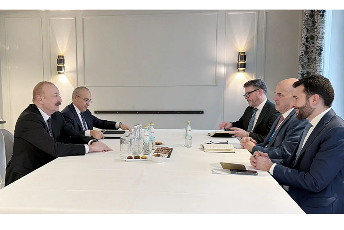 President Ilham Aliyev meets with CEO of Oracle Corporation in Munich