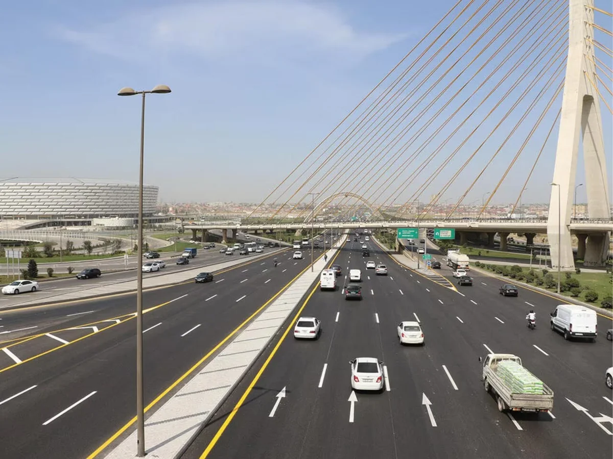 В Баку временно перекроют участок Аэропортовского шоссе из-за замены табло