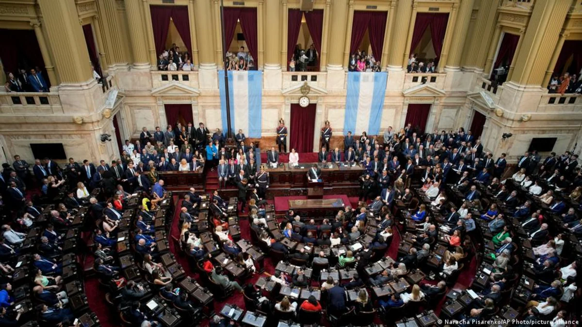 Argentina parlamentində cinayət məsuliyyətinin yaş həddinin 14-ə endirilməsi təsdiqlənib