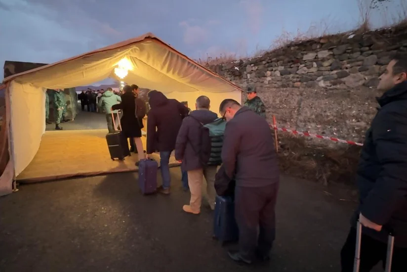 Азербайджанская делегация прибыла в Армению для участия в круглом столе Мост мира