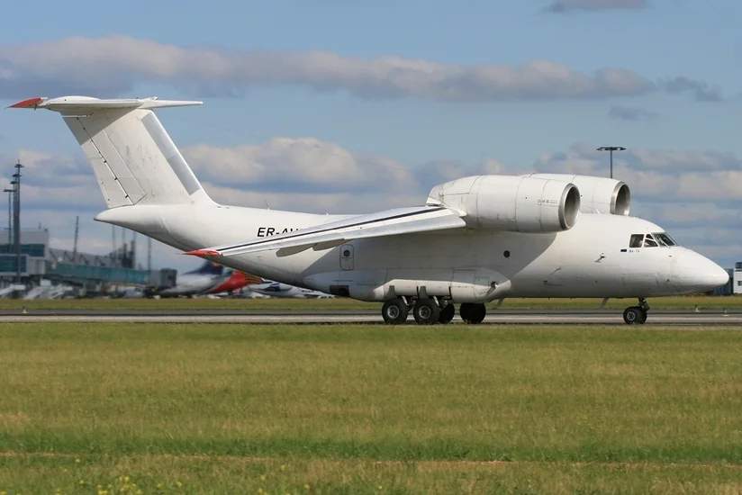 В российском аэропорту Диксон Ан-72 выкатился за пределы взлетно-посадочной полосы