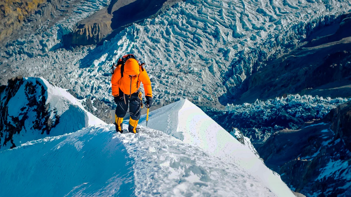 Nepal həvəskar alpinistlərə Everestə çıxmağı qadağan edəcək