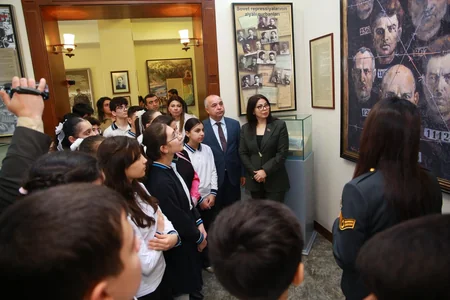 Xocalı soyqırımının 34-cü ili ərəfəsində bir qrup Sumqayıt məktəblisi Memorial Soyqırımı Muzeyini ziyarət edib