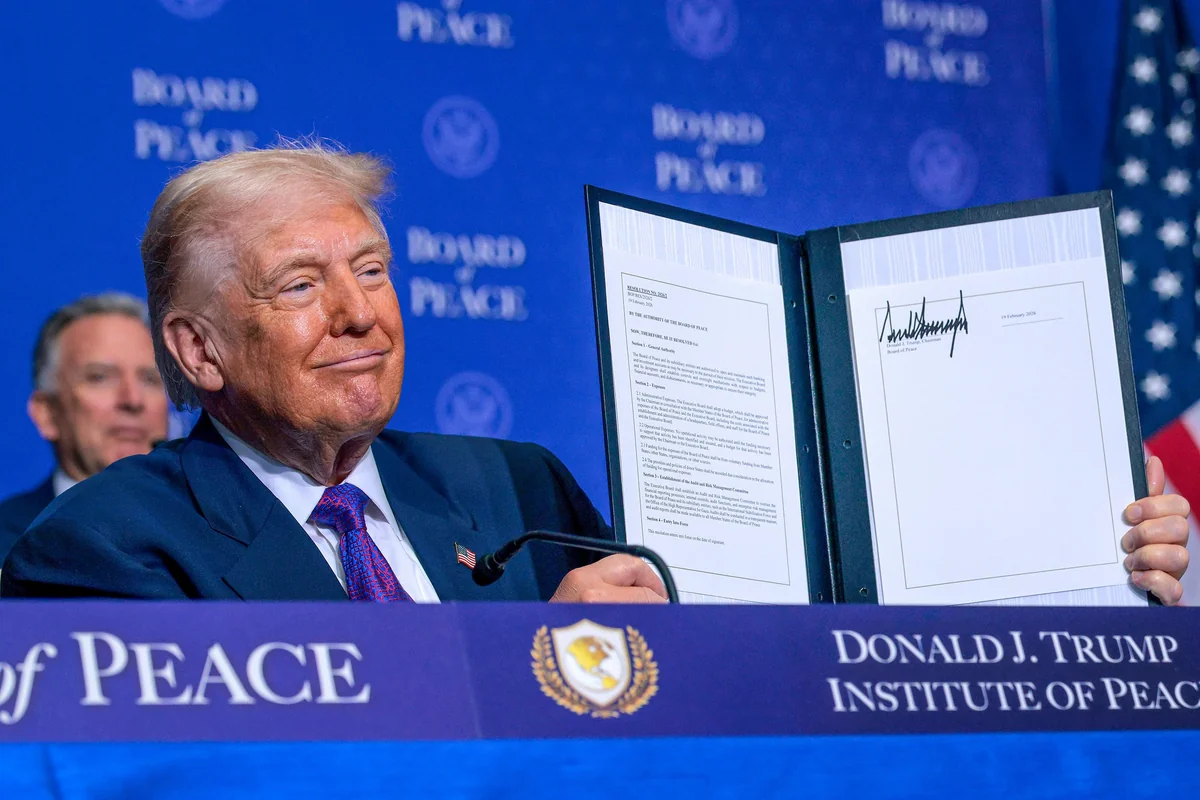 Donald Tramp Sülh Şurasının yekun qətnaməsini imzalayıb