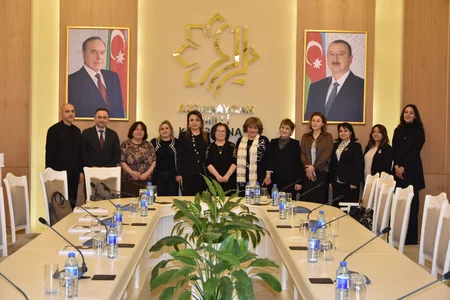 Balaca pianoçu dərs vəsaitinin təqdimatı keçirilib