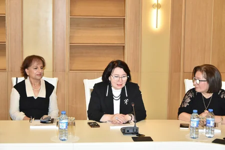Balaca pianoçu dərs vəsaitinin təqdimatı keçirilib