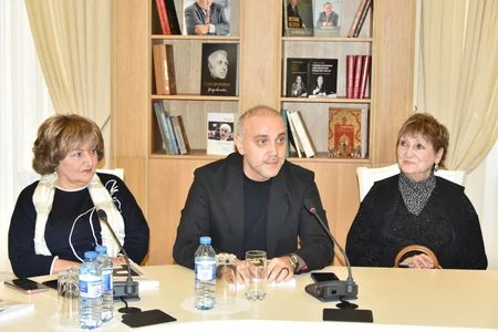 Balaca pianoçu dərs vəsaitinin təqdimatı keçirilib