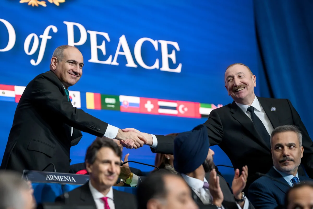 White House shares photo of Ilham Aliyev and Pashinyan shaking hands at Board of Peace