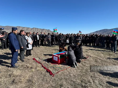 33 il itkin kimi qeydiyyatda olan şəhid Zibeydə Əhmədova Xocalıda dəfn edilib