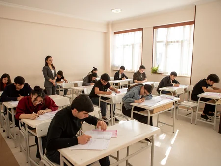 Naxçıvanda XI siniflər üçün qiymətləndirmə monitorinqi keçirilib