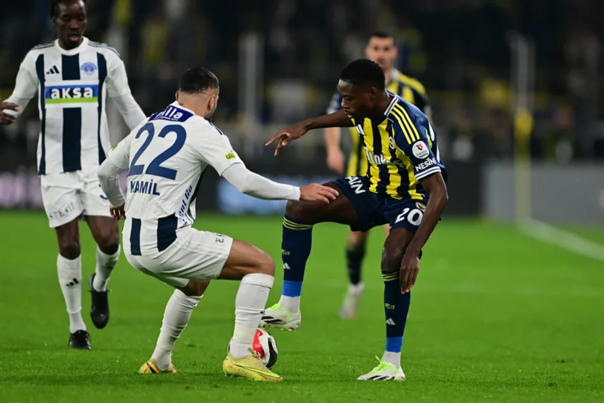 Türkiyə Superliqası: Qalatasarayın məğlub olduğu turda Fənərbağça qələbəni əldən verib
