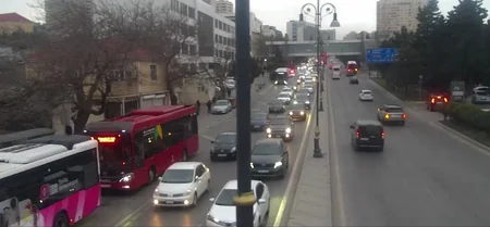 Həftənin ilk günü bir sıra yollarda nəqliyyatın sıxlığı yaranıb