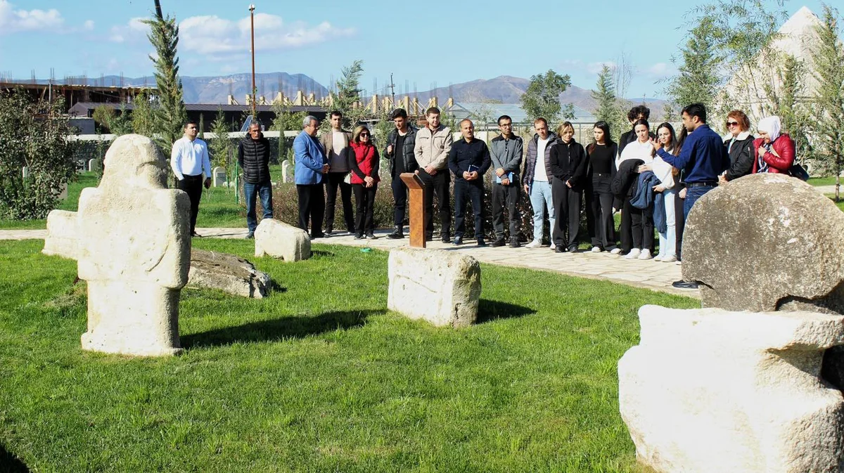 Azərbaycanın turizm bələdçiləri xarici qonaqların dilində danışa bilirmi? - ARAŞDIRMA