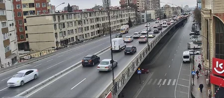 Həftənin ilk günü bir sıra yollarda nəqliyyatın sıxlığı yaranıb