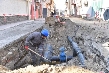 Bakının Xətai rayonunda qəzalı su xətləri yenilənib