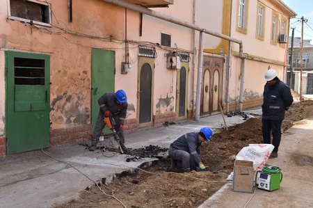 Bakının Xətai rayonunda qəzalı su xətləri yenilənib