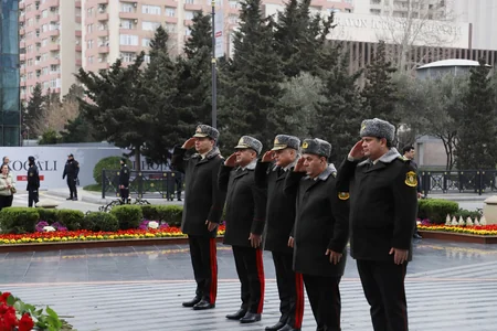 Dövlət Xidmətinin rəhbərliyi Xocalı soyqırımı abidəsini ziyarət edib