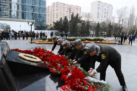 Dövlət Xidmətinin rəhbərliyi Xocalı soyqırımı abidəsini ziyarət edib