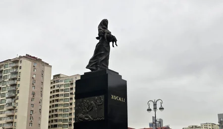 Fövqəladə Hallar Nazirliyinin kollektivi Xocalı soyqırımı abidəsini ziyarət edib