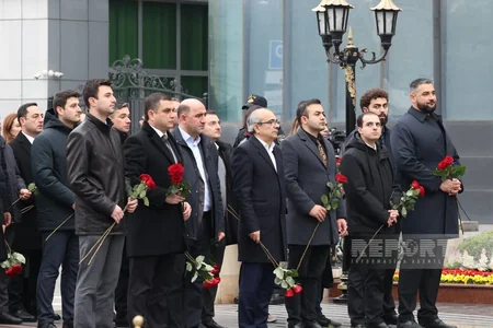 Azerbaijani officials visit Khojaly memorial