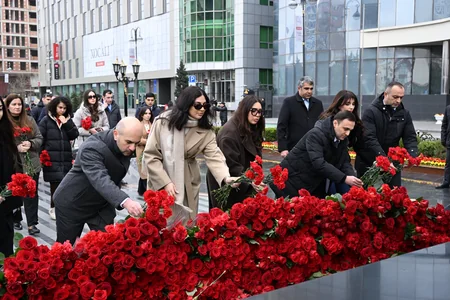 Medianın İnkişafı Agentliyinin kollektivi Ana harayı abidəsini ziyarət edib