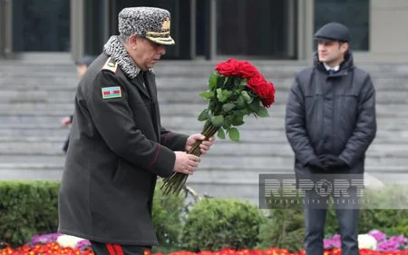 Azerbaijani officials visit Khojaly memorial
