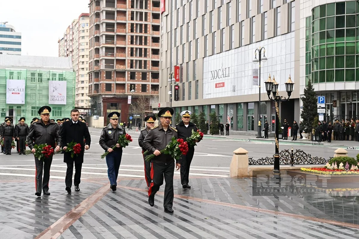 Defense minister visits Khojaly genocide memorial
