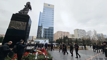 Fövqəladə Hallar Nazirliyinin kollektivi Xocalı soyqırımı abidəsini ziyarət edib