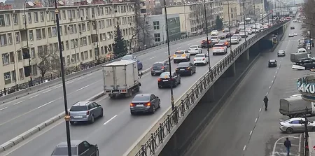 Bakının bir sıra yollarında nəqliyyatın sıxlığı müşahidə olunur