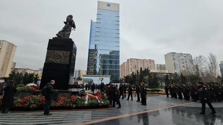 Fövqəladə Hallar Nazirliyinin kollektivi Xocalı soyqırımı abidəsini ziyarət edib