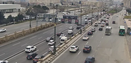 Bakının bir sıra yollarında nəqliyyatın sıxlığı müşahidə olunur