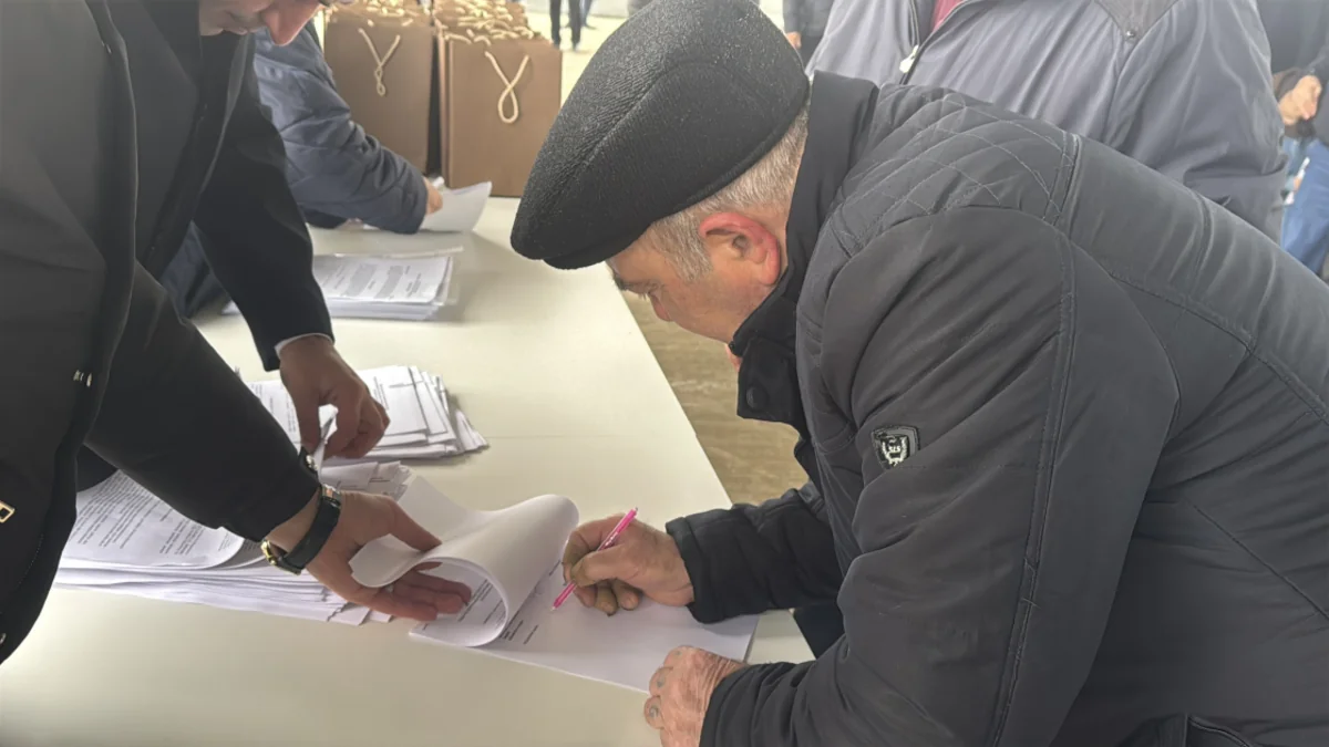 Növbəti köç karvanı Cəbrayılın Horovlu kəndinə çatıb, mənzillərin açarları təqdim olunub - YENİLƏNİB